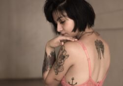 découvrez l'univers fascinant des tatouages : des idées de designs, les meilleures techniques, ainsi que des conseils pour choisir le tatoueur idéal. explorez les tendances, la signification des symboles et les soins post-tatouage pour un résultat éclatant et durable.