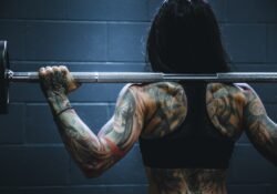 découvrez l'univers fascinant des tattoos : histoire, styles, soins et conseils pour choisir le tatouage parfait. plongez dans la culture du tatouage et laissez parler votre créativité!