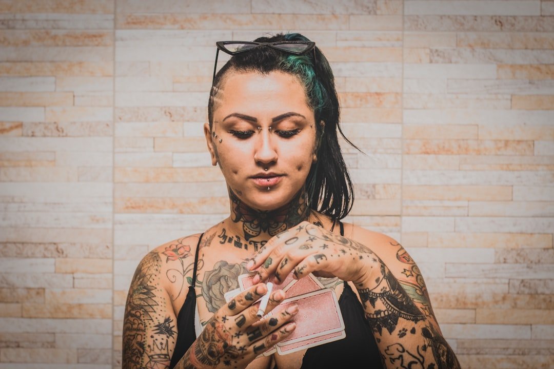 découvrez des astuces et conseils pour gérer la douleur lors de votre tatouage. apprenez à vous préparer mentalement et physiquement pour une expérience plus agréable et sans stress.