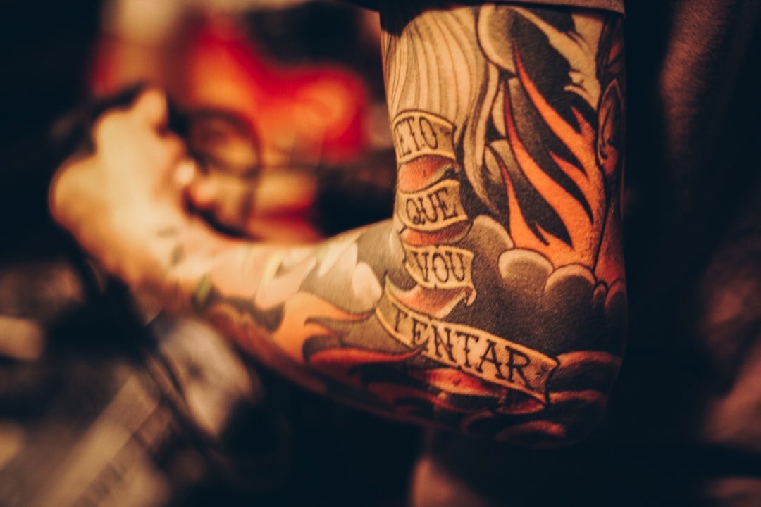 découvrez des conseils essentiels pour gérer la douleur lors de votre séance de tatouage. apprenez les meilleures techniques et astuces pour rendre l'expérience plus confortable, ainsi que des alternatives pour minimiser la sensibilité à la douleur.