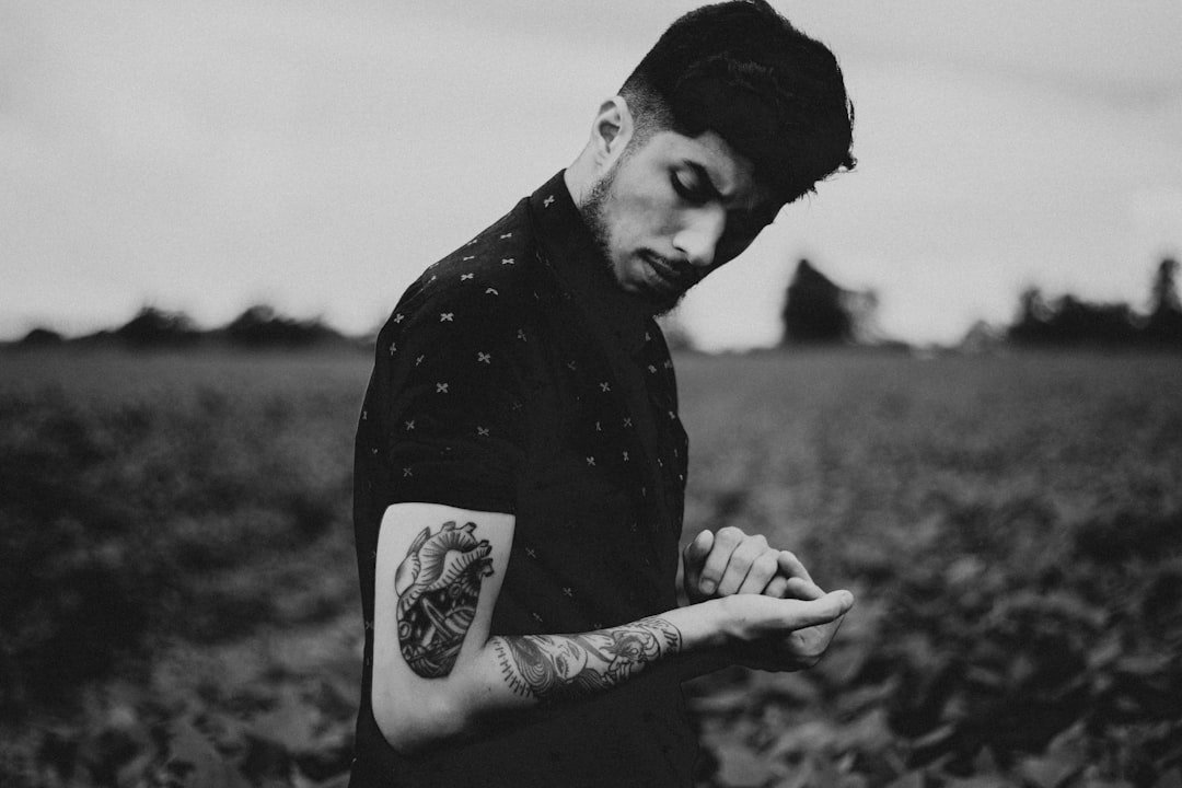 découvrez les différents styles de tatouage, des traditions anciennes aux tendances modernes. explorez votre personnalité à travers l'art corporel et trouvez l'inspiration pour votre prochain tatouage.