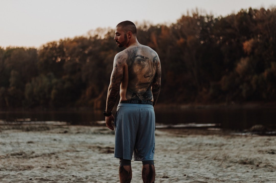 découvrez l'art du tatouage à travers des designs uniques et personnalisés. que vous soyez novice ou passionné, explorez les tendances, les styles et les conseils pour choisir le tatouage qui vous correspond le mieux. plongez dans l'univers créatif du tattooing et donnez vie à vos idées!