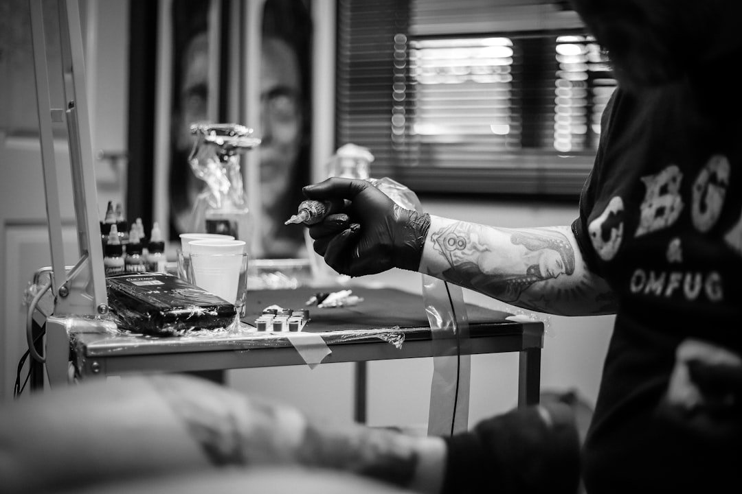 découvrez l'univers fascinant des tatouages : styles, significations, conseils d'entretien et tendances actuelles. que vous soyez novice ou passionné, trouvez l'inspiration pour votre prochain tattoo unique.